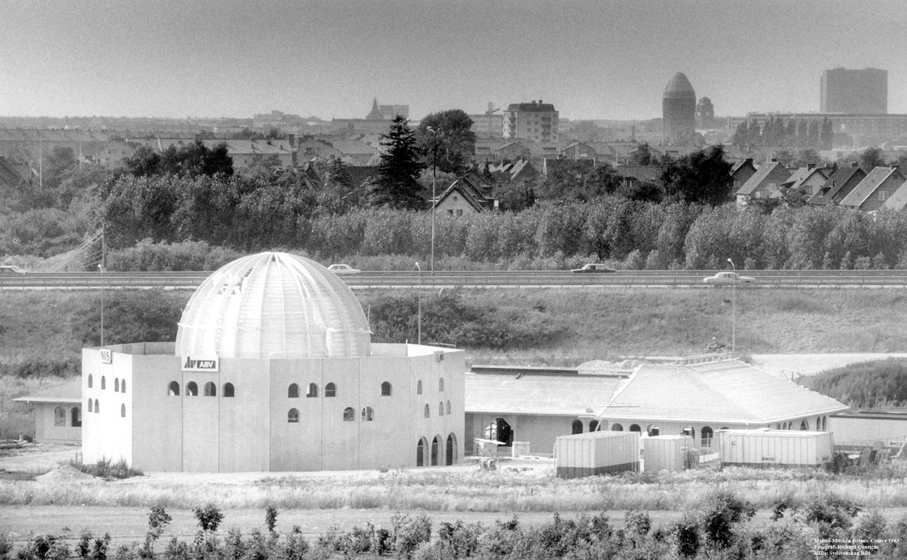 Moskén under byggnaden 1983. Fotograf: Richard Conricus.